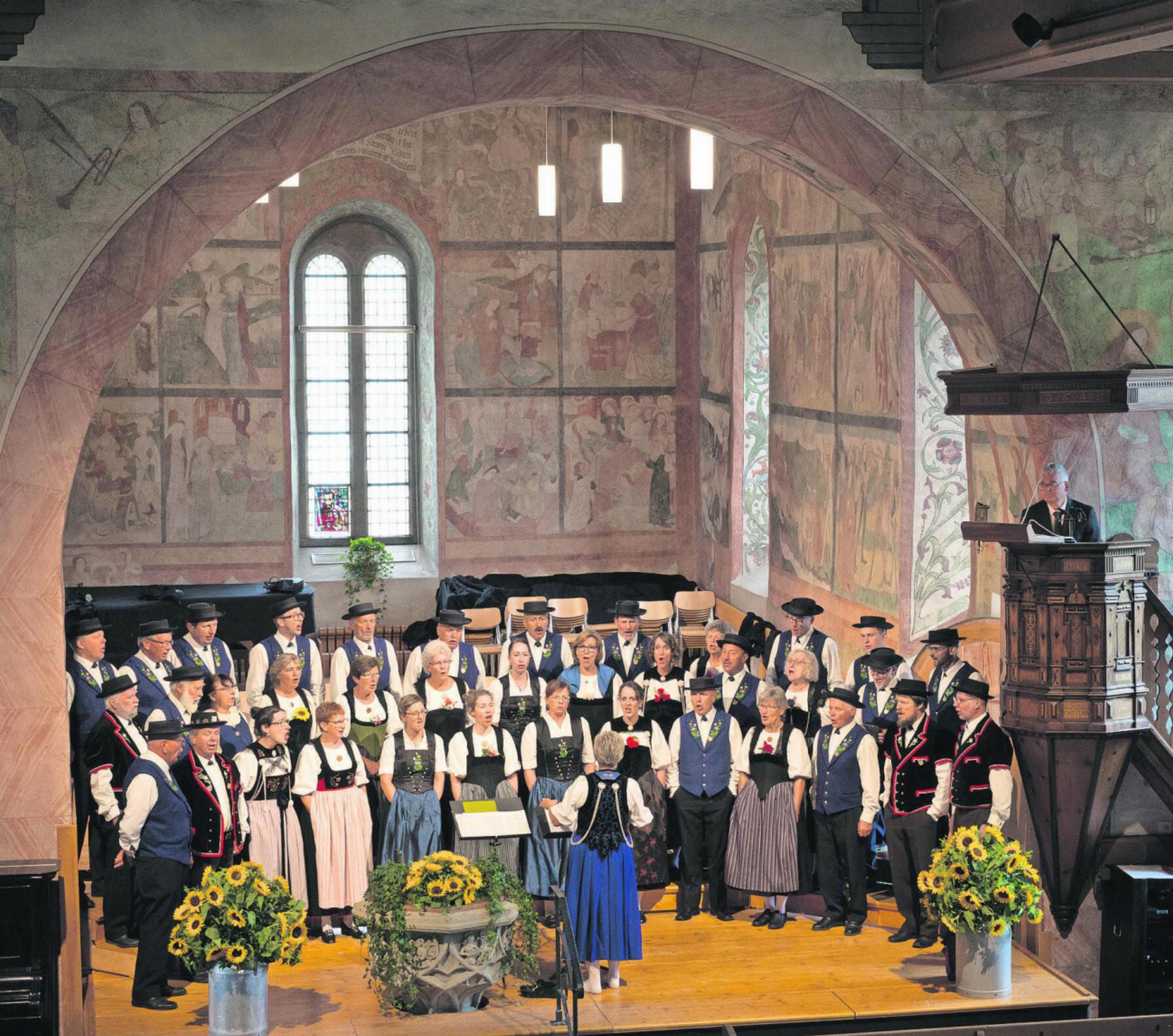 Die 40 Sängerinnen und Sänger begeisterten das Publikum in der Kirche Saanen. FOTOS: VRENI MÜLLENER