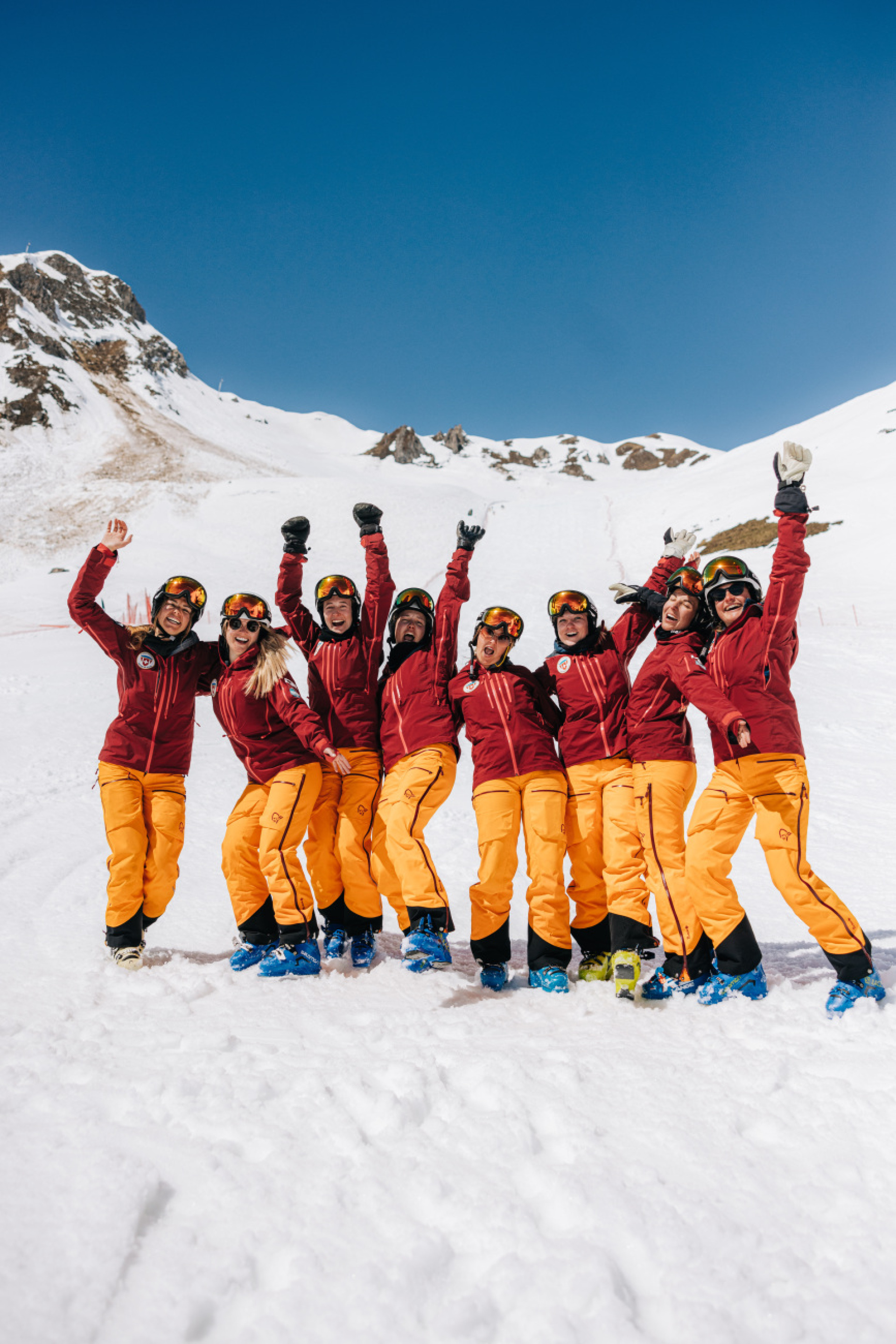Demoteam Nüschti Synchro: Die Saaner Schneesportlehrerinnen haben sich den Schweizermeistertitel am Swiss Snow Happening in Arosa geholt. (Fotos: Swiss Snow Happening 2024 Arosa)