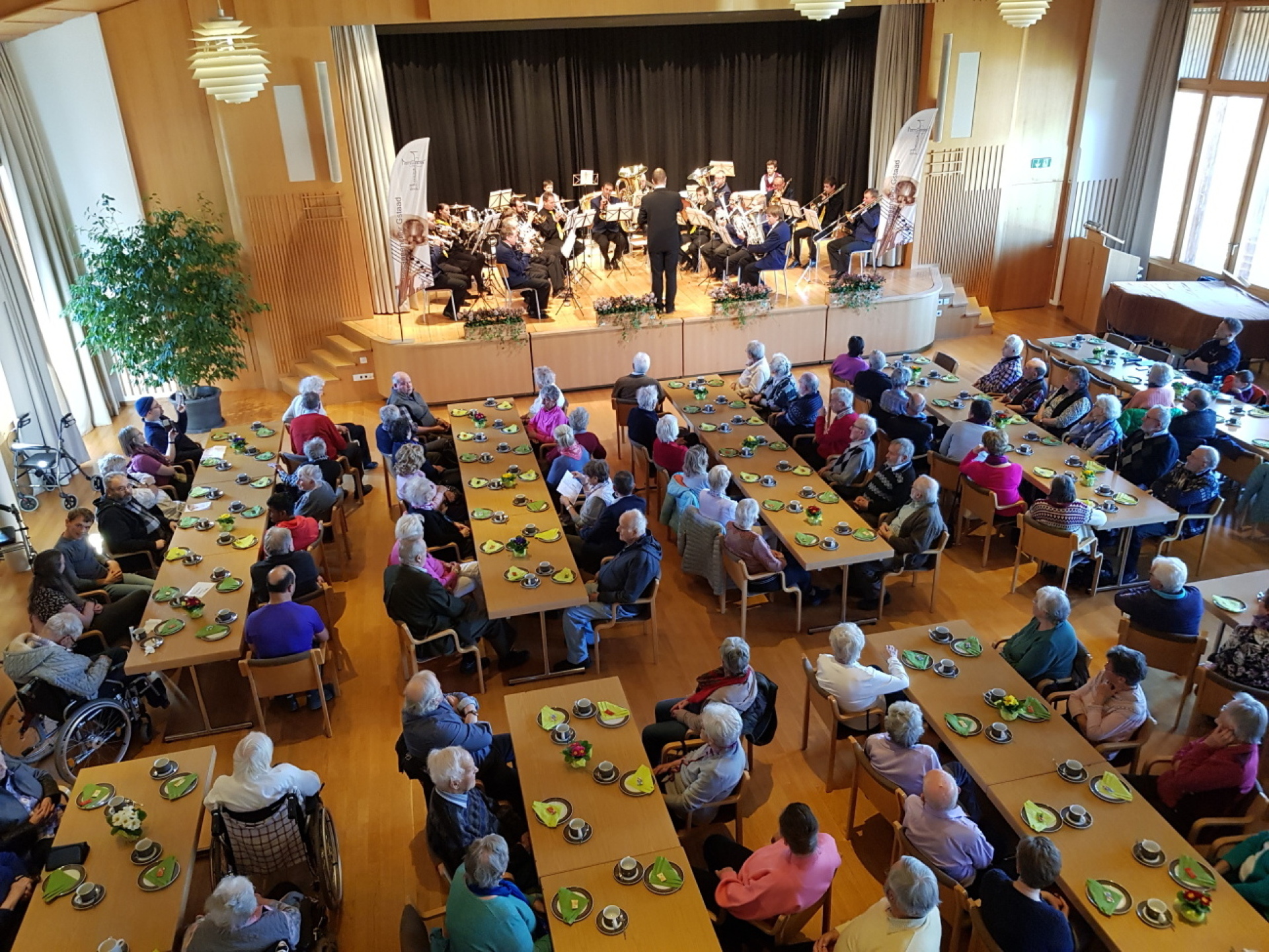 Voll belegter Konzertsaal im Kirchgemeindehaus in Gstaad. FOTOS: EUGEN DORNBIERER-HAUSWIRTH
