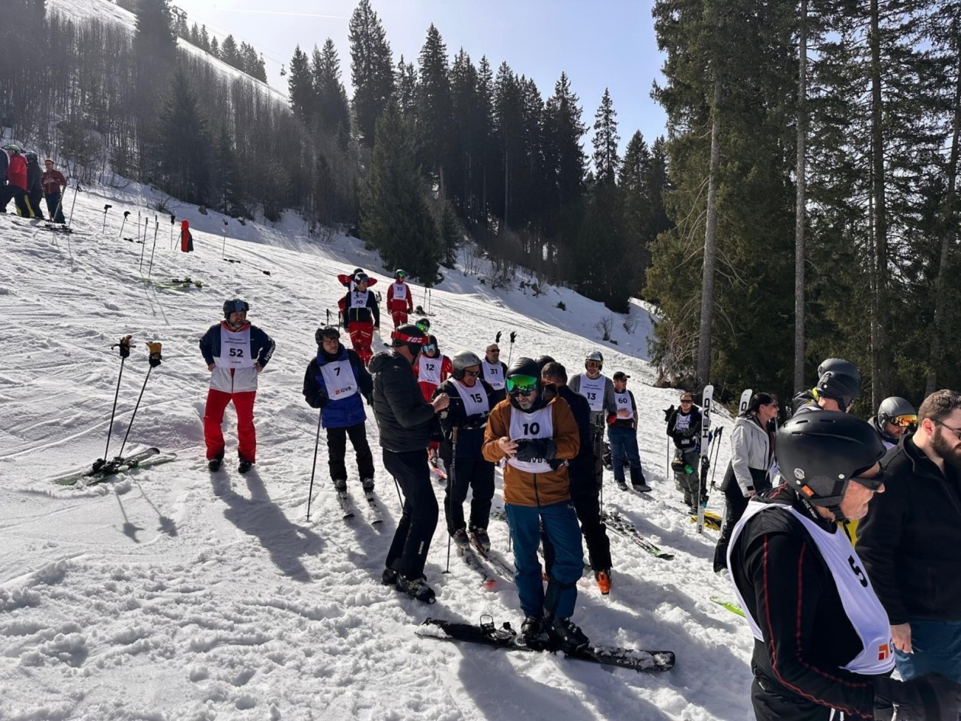 Feuerwehrkader auf Ski: Berner treffen sich zum Rennen im Saanenland - Das Bild wird blockiert. – Möglicherweise durch einen aktiven Adblocker.