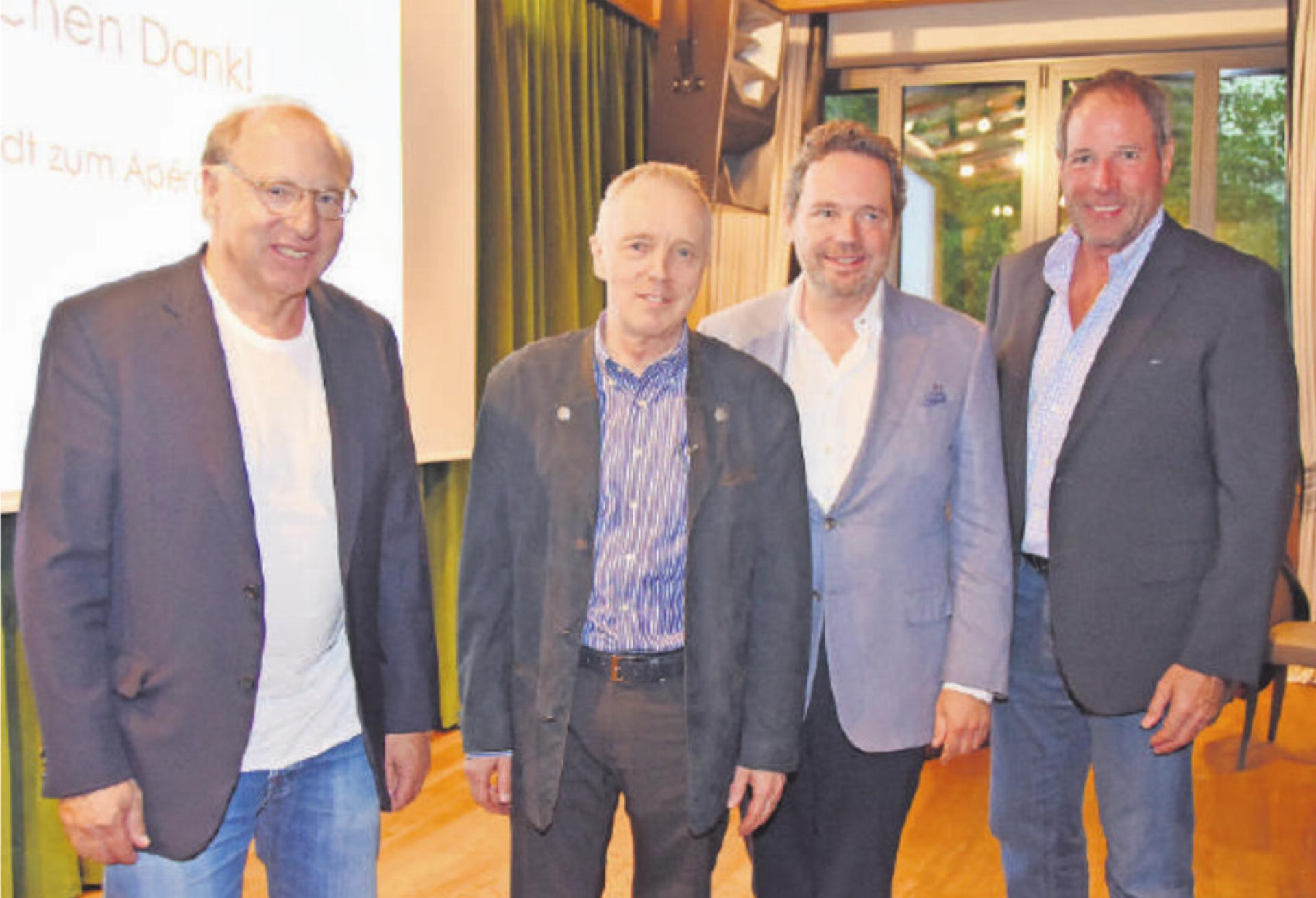 Die Verwaltungsräte der Flugplatzgenossenschaft Gstaad-Saanenland wurden für eine weitere Amtszeit bestätigt: Marcel Bach, Walter Egger (Präsident), Andrea Scherz (Vizepräsident) und Beat Marti. FOTO: ANITA MOSER