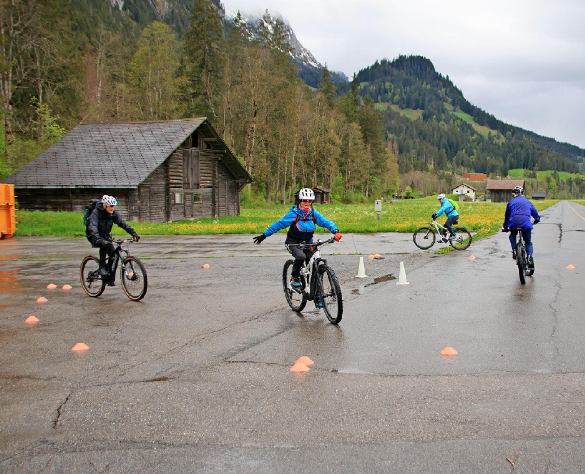 E-Bike-Kurs für Seniorinnen und Senioren: E-Bike im Griff