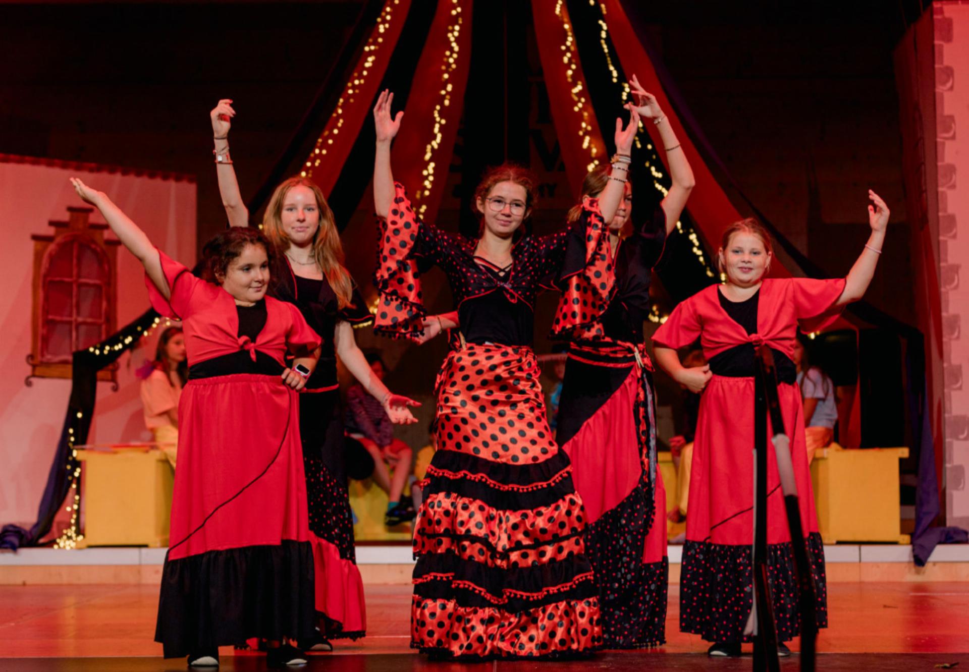 OLÉ! Über 30 Kinder aus dem Saanenland interpretieren die Oper «Carmen» neu