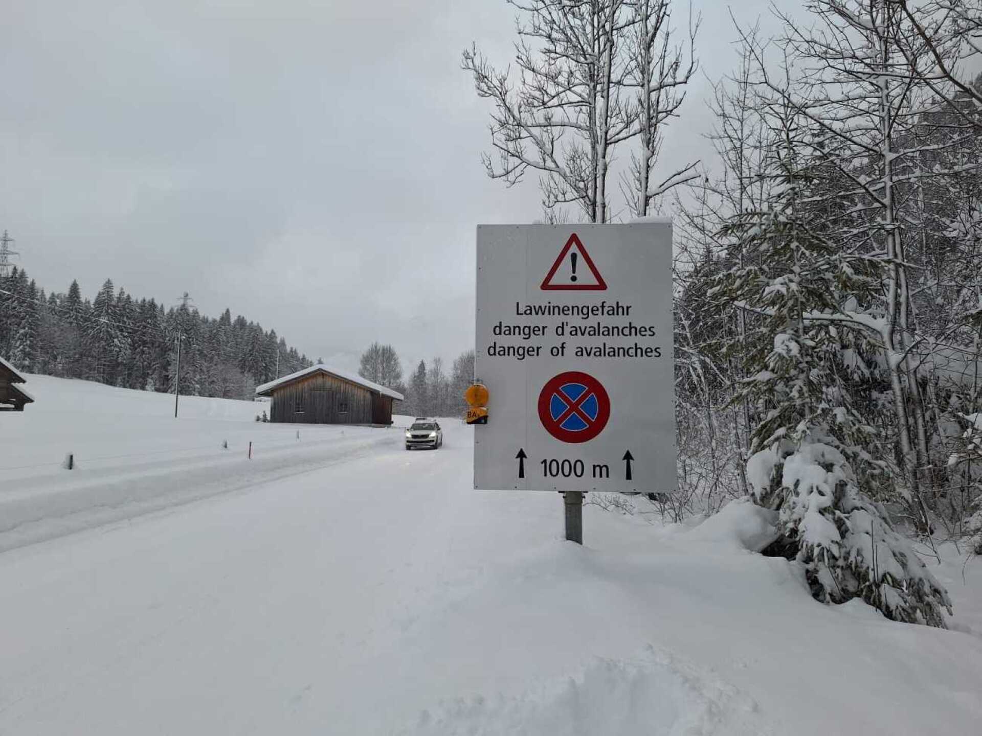 Warnhinweise infolge Schneefalls beachten