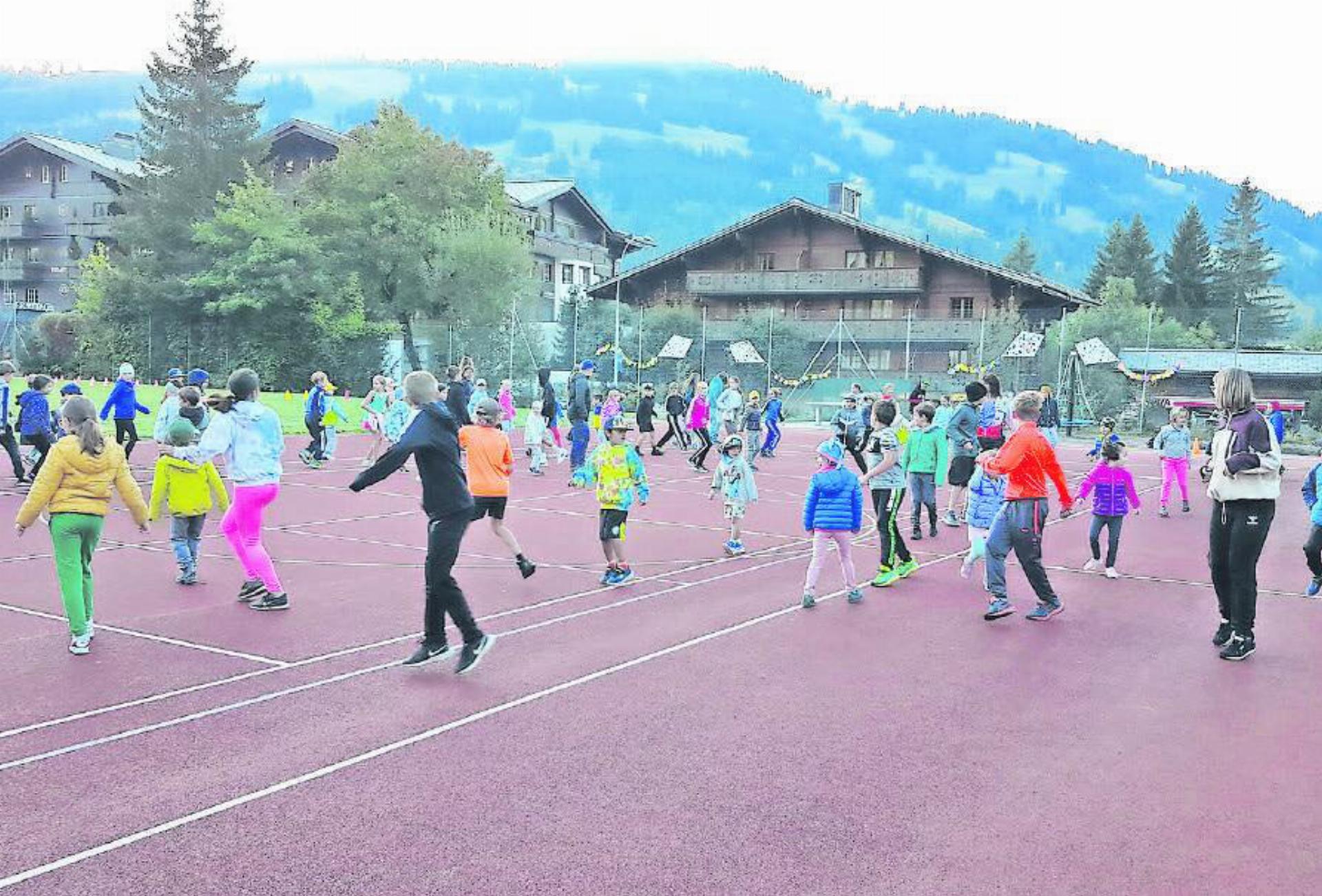 Einturnen: Die Sonne versteckt sich noch hinter der Horeflue. FOTOS: ZVG