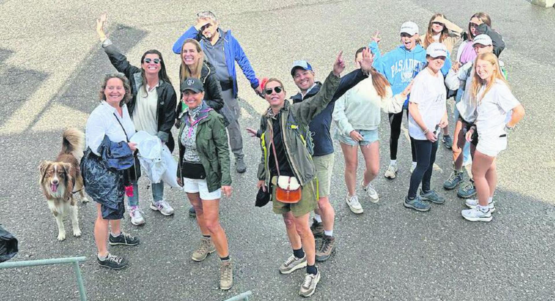 Bereit, um auf den Hornberg zu wandern: motivierte Canwalk-Teilnehmende. FOTOS: ZVG