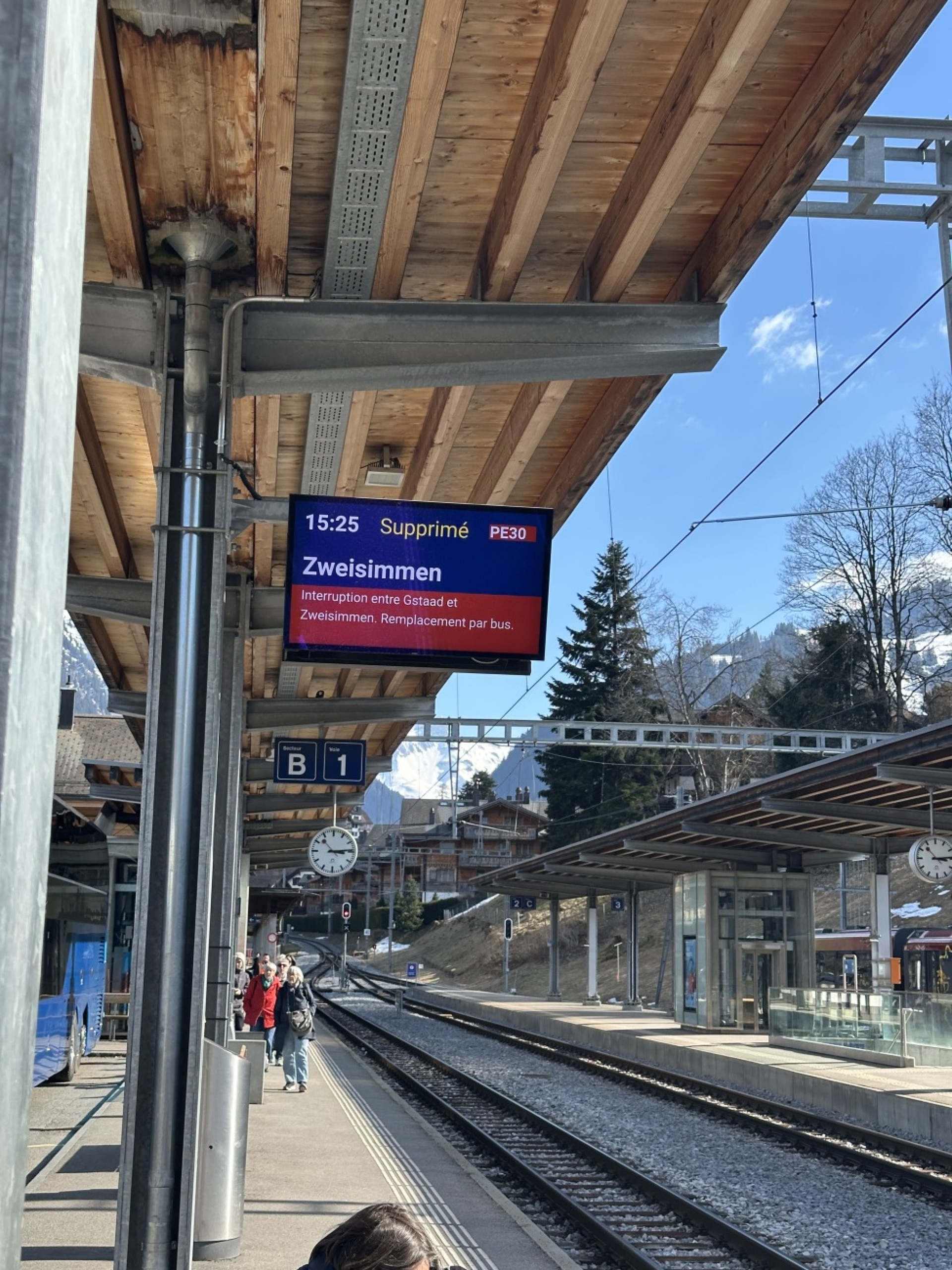 Strommast in Saanenmöser auf Fahrleitung gefallen - Das Bild wird blockiert. – Möglicherweise durch einen aktiven Adblocker.