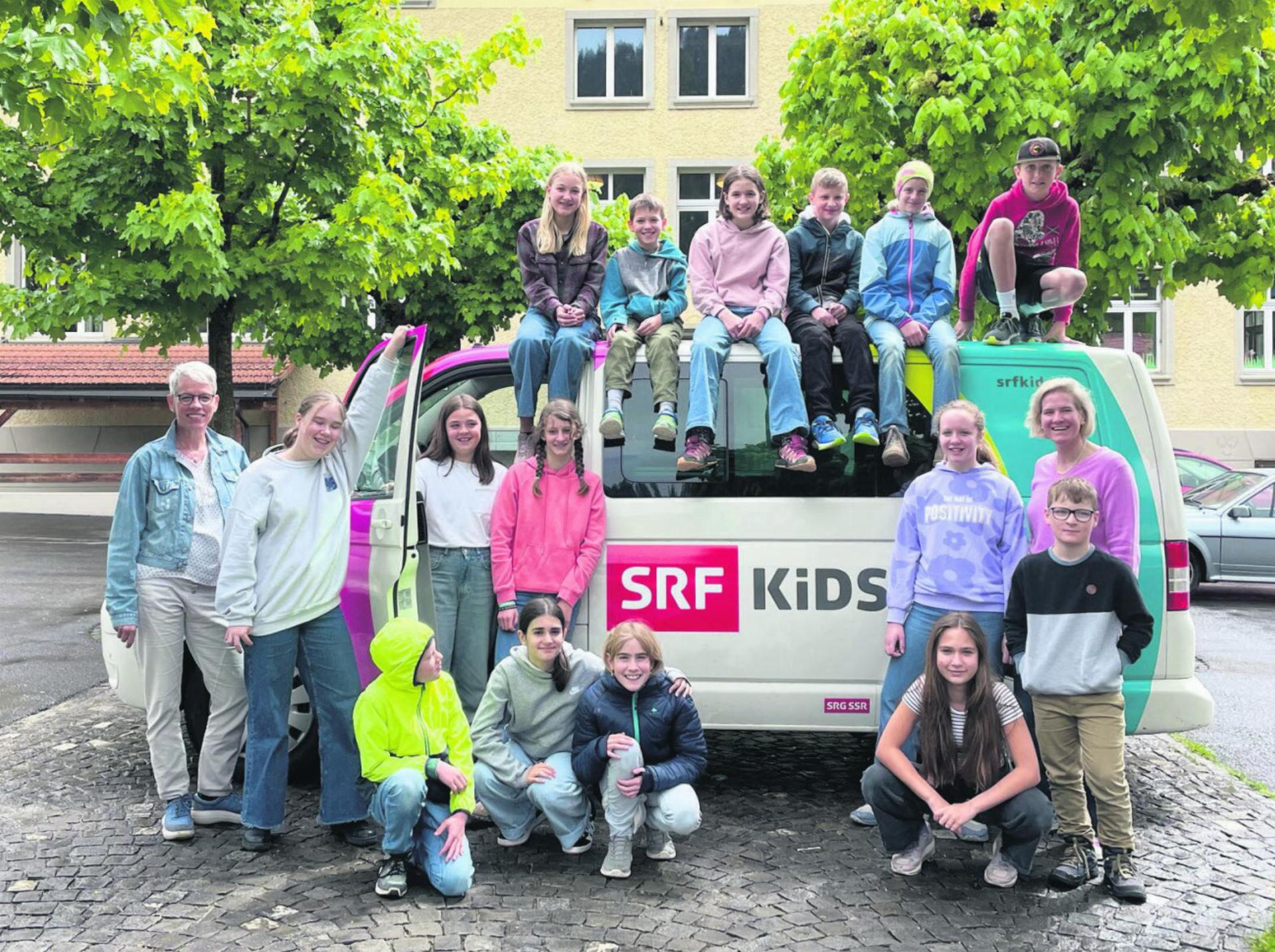 SRF Kids zu Besuch im Schulhaus Rütti