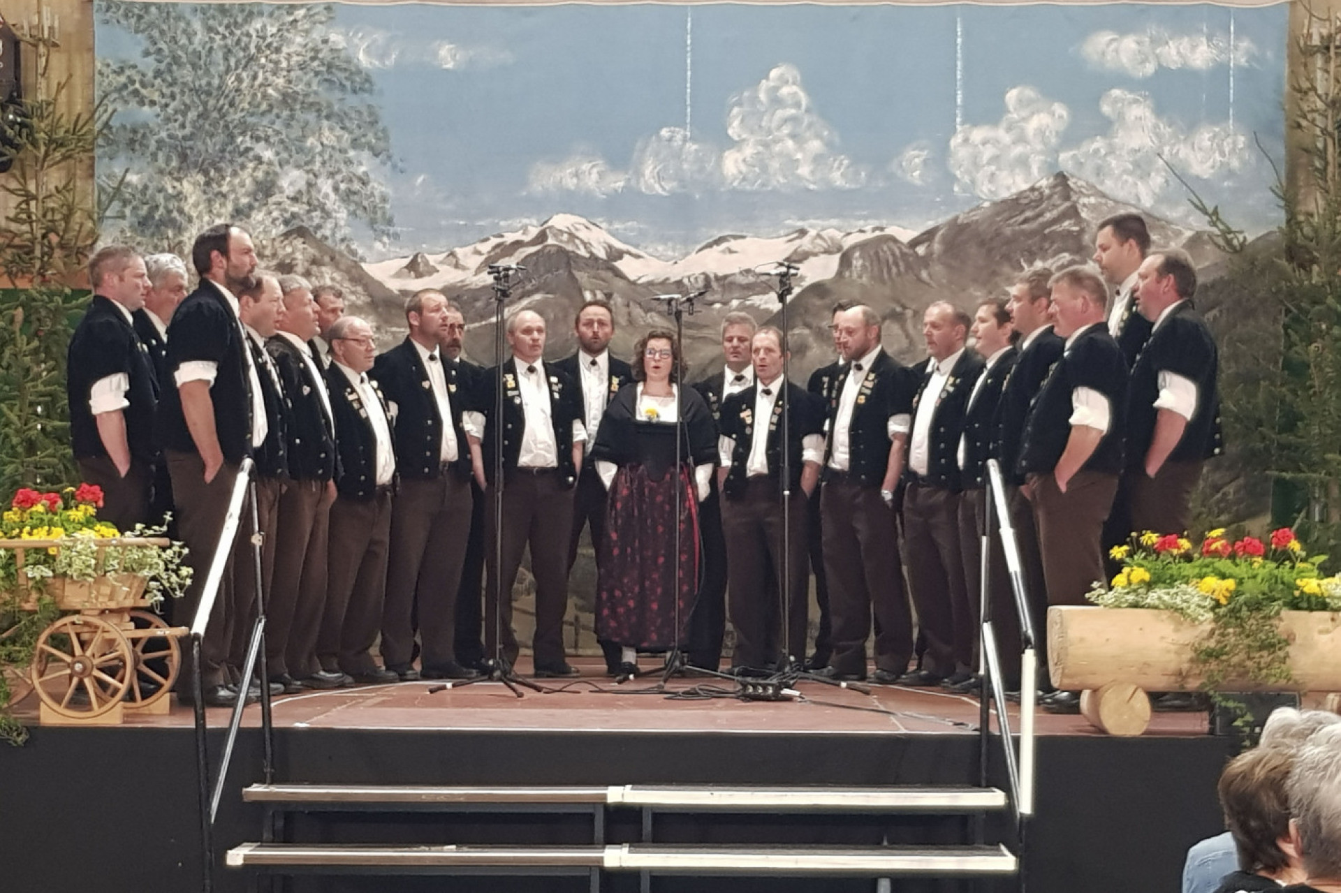 Jodlerklub Lauenen, Leitung Ueli Perreten. FOTOS: EUGEN DORNBIERER-HAUSWIRTH