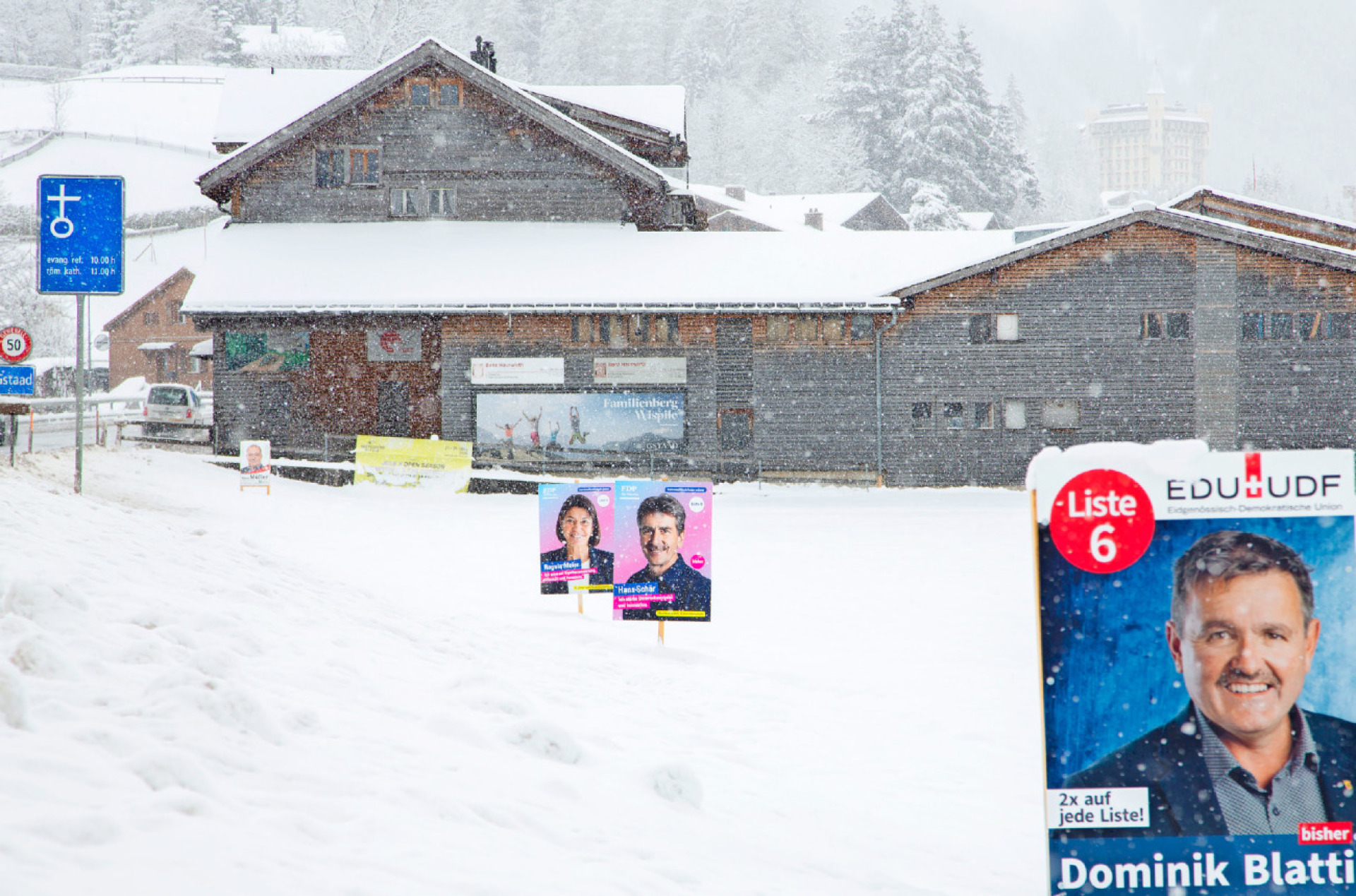 Zwischen Präsenz und Wirkung: Beeinflussen Wahlplakate unsere Entscheidung? - Das Bild wird blockiert. – Möglicherweise durch einen aktiven Adblocker.