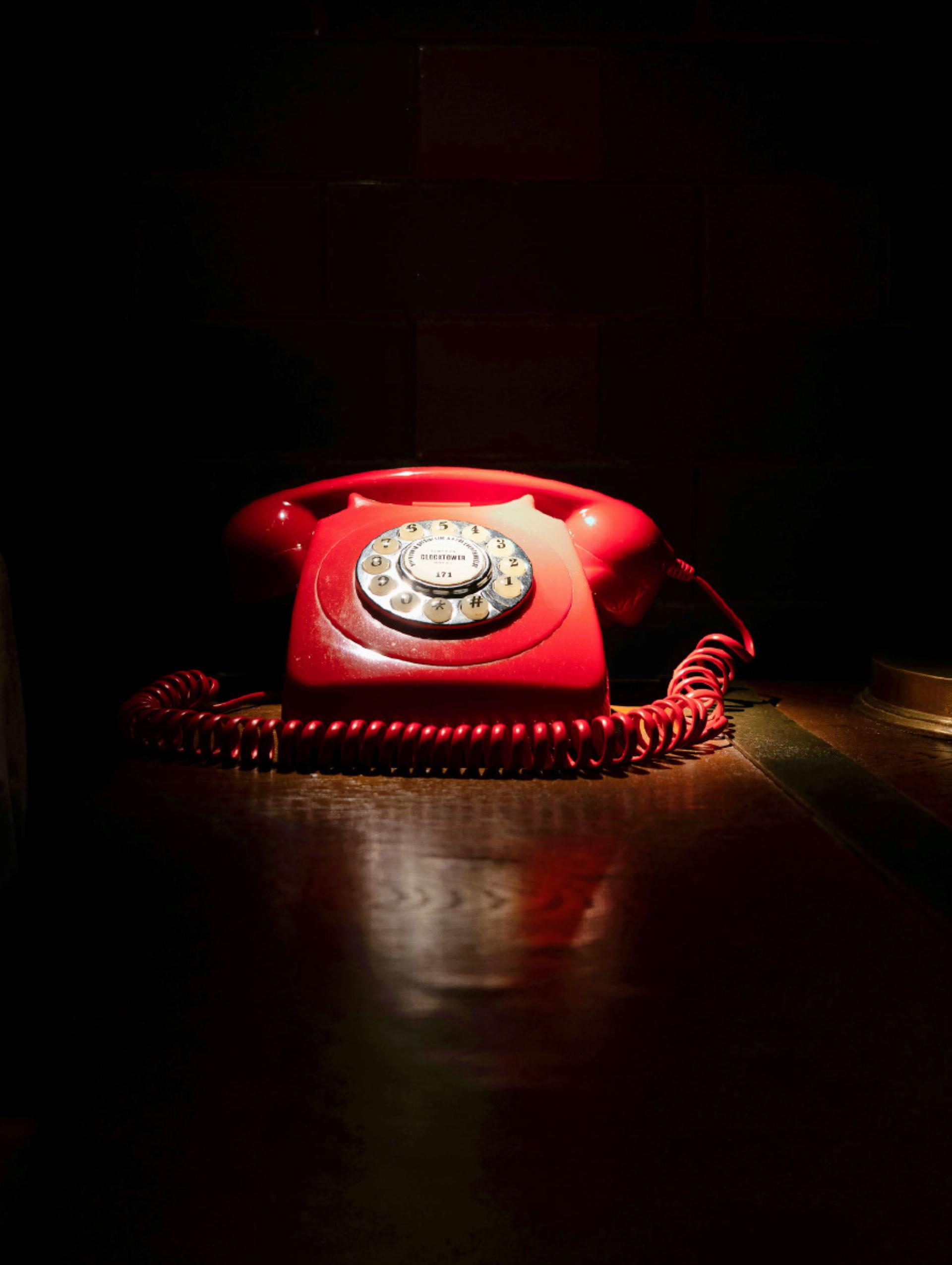 Telefonanrufe von falschen Polizisten mit der offiziellen Nummer der Kantonspolizei Bern
