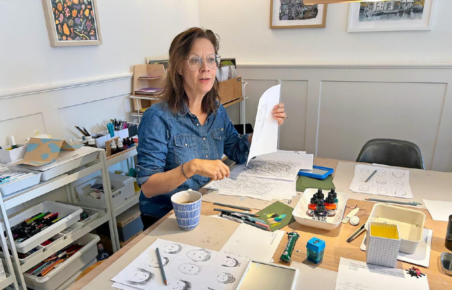 Symbiotisch – Wenn der Literarische Herbst künstlerisch skizziert wird - Das Bild wird blockiert. – Möglicherweise durch einen aktiven Adblocker.