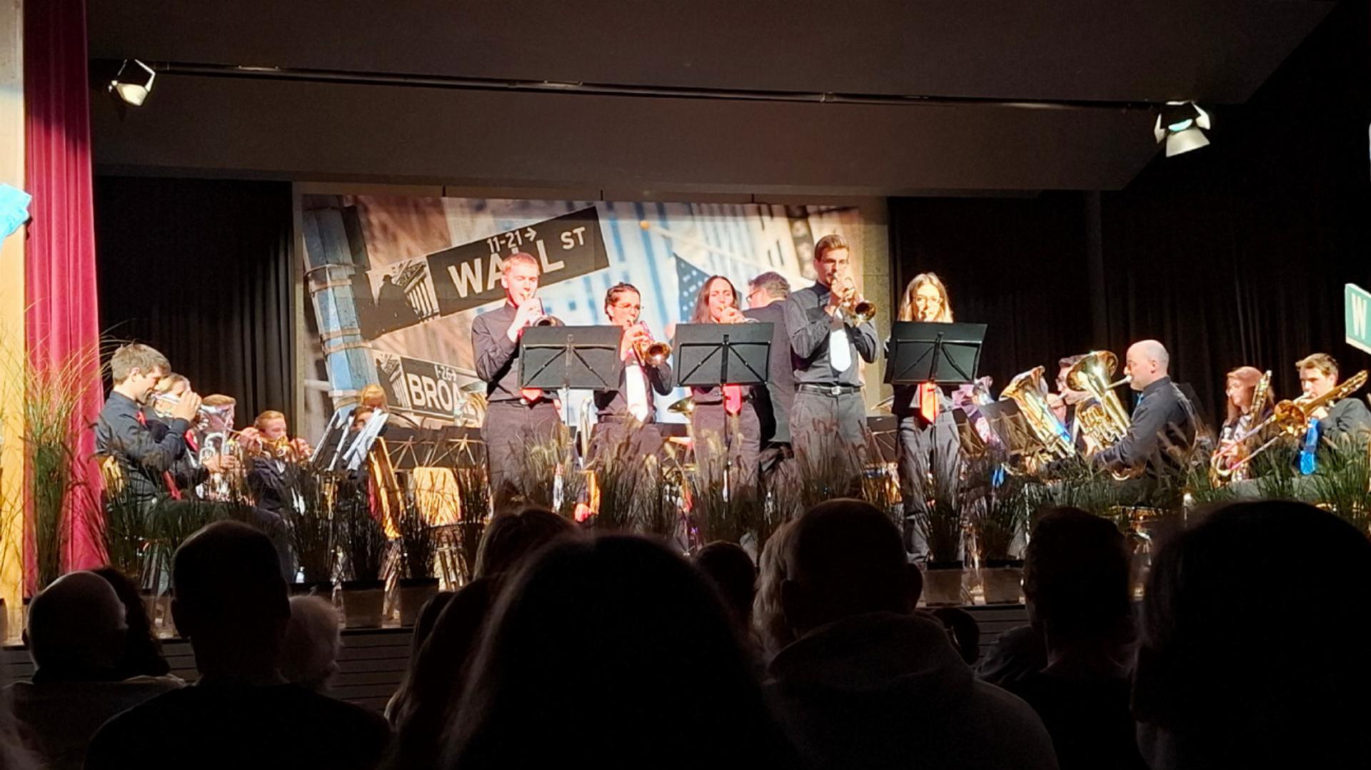 Herbstkonzert der BBHS unter amerikanischer Flagge