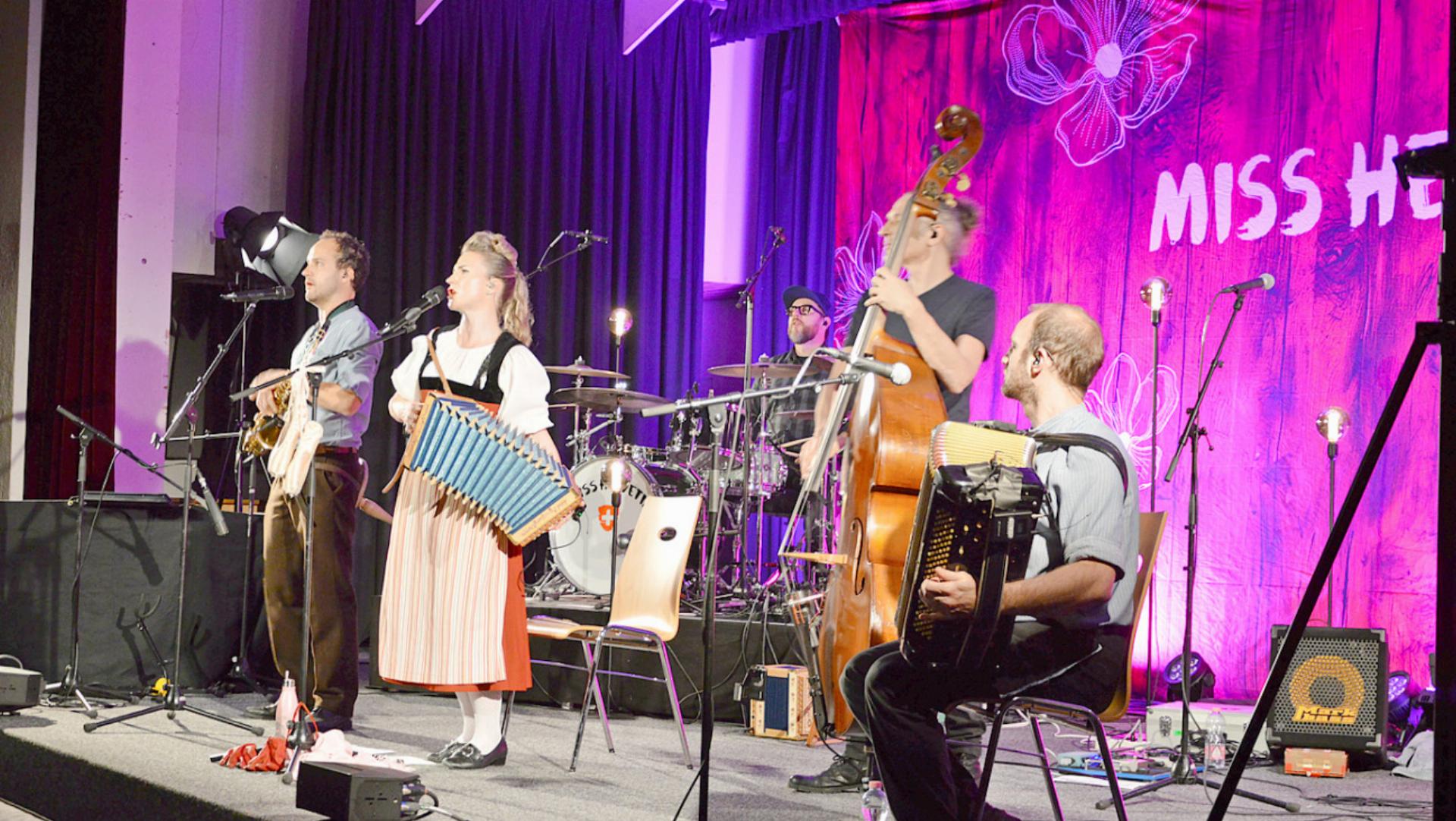 «Miss Helvetia»: «Volksmusig on the Rocks»