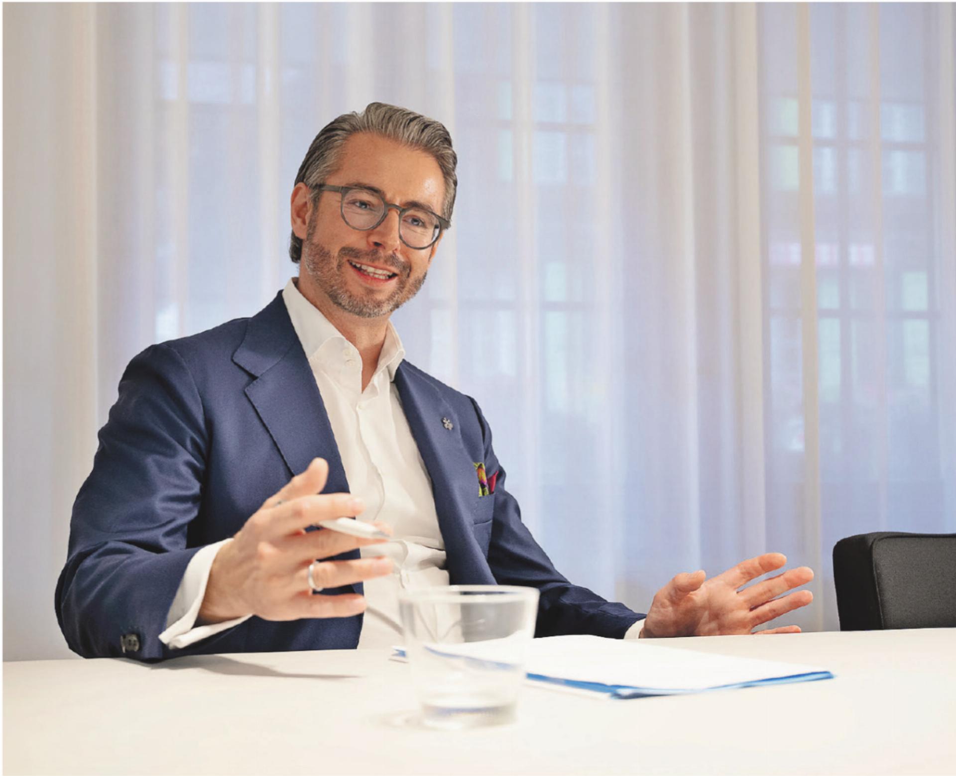 Ein neuer Kopf für eine vertraute Bank: Christian Zach übernimmt in Gstaad - Das Bild wird blockiert. – Möglicherweise durch einen aktiven Adblocker.