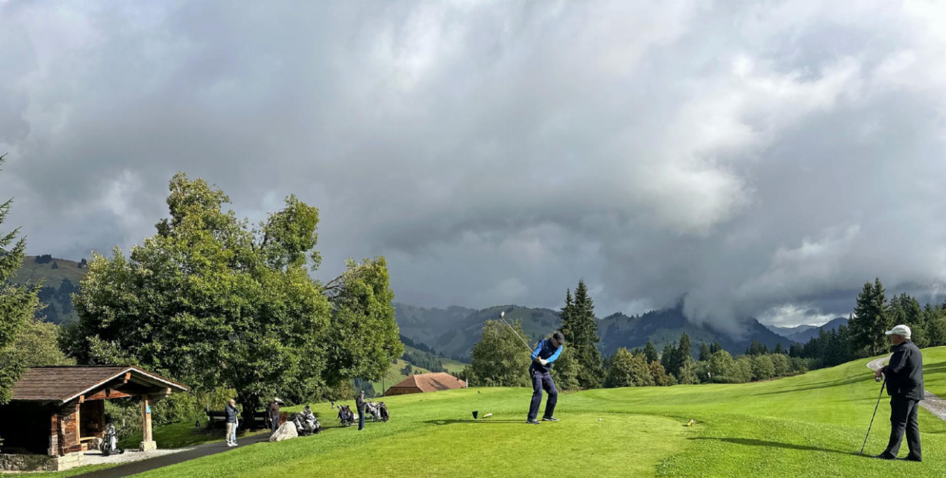 Miteinander golfen und zusammen Spass haben - Das Bild wird blockiert. – Möglicherweise durch einen aktiven Adblocker.