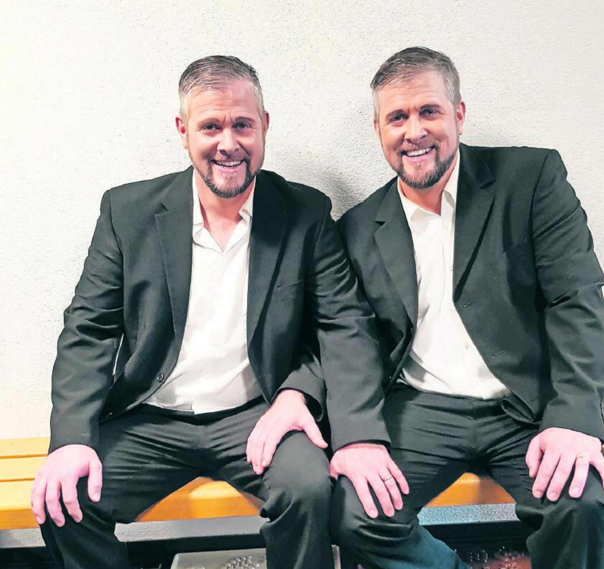 Die Doppelgänger: links Christoph und rechts Stephan Walker. FOTO: ZVG