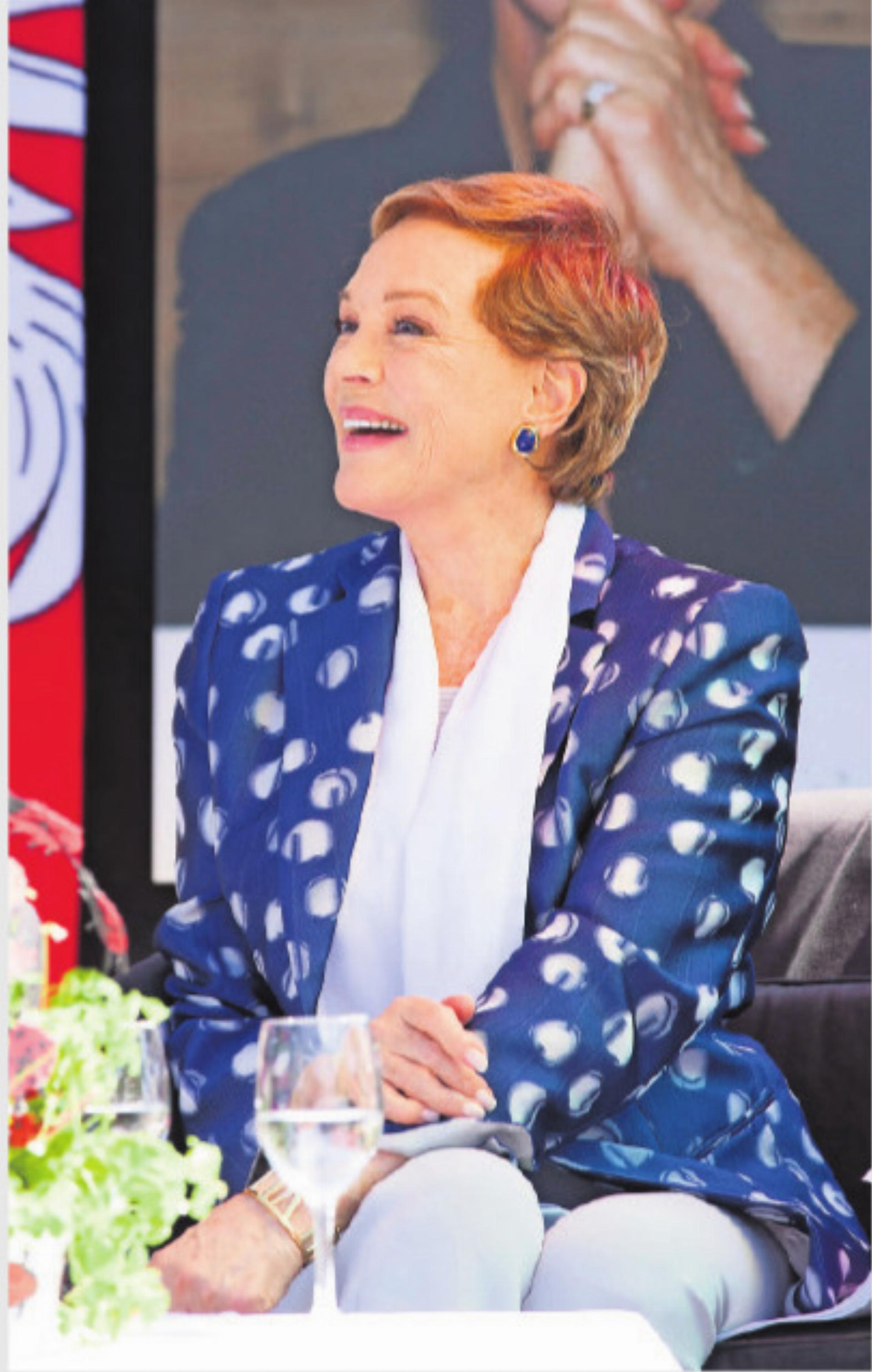Anekdoten über Julie Andrews gesucht - Das Bild wird blockiert. – Möglicherweise durch einen aktiven Adblocker.