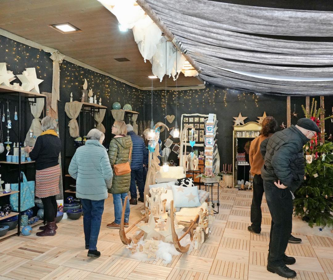 FOTOS: PAULA MITTAG/FOTO RECHTS: ANITA ZMOOS-WALKER FOTOS: PAULA MITTAG/FOTO RECHTS: ANITA ZMOOS-WALKER