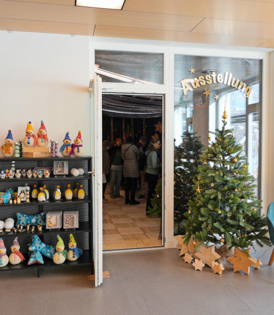 Weihnachtlich dekorierte Räumlichkeiten in der Alpenruhe. Weihnachtlich dekorierte Räumlichkeiten in der Alpenruhe.