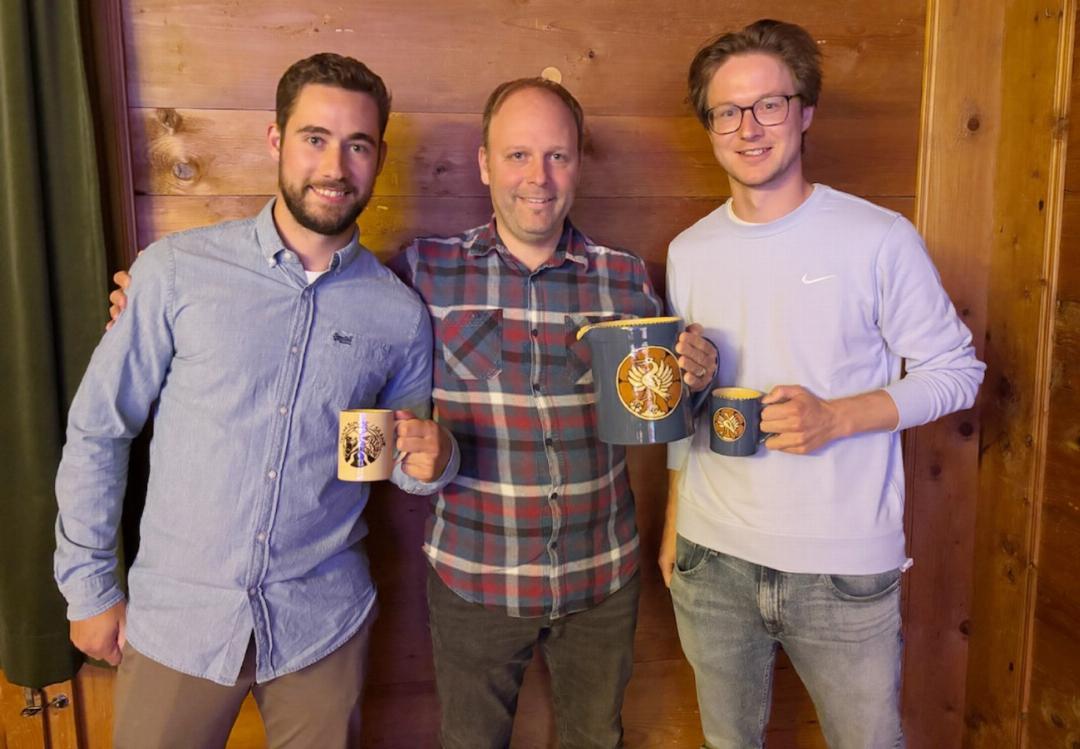 Der abtretendePräsidentChristian Frey, umrahmt von den neuen Co-PräsidentenLuca von Grünigen und Pascal Annen. Der abtretendePräsidentChristian Frey, umrahmt von den neuen Co-PräsidentenLuca von Grünigen und Pascal Annen.