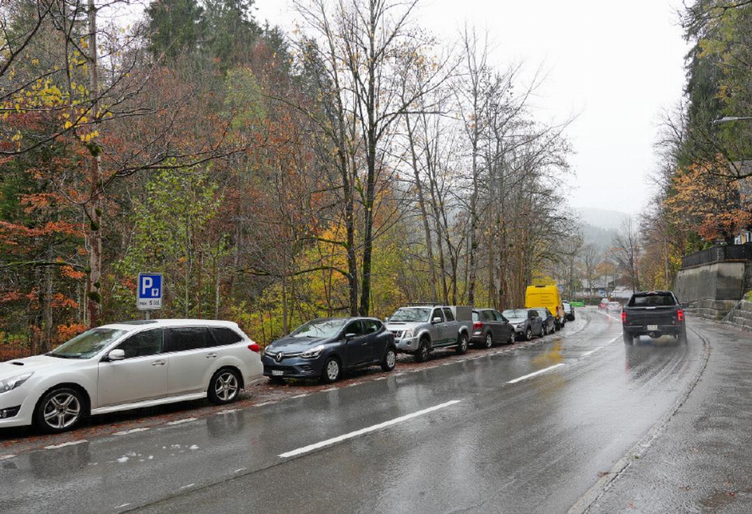 Parkplatz an der Lauenenstrasse. Parkplatz an der Lauenenstrasse.