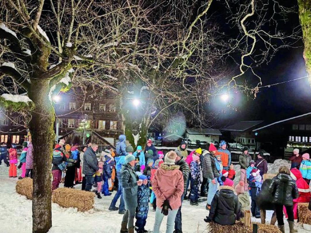 Gsteig voller leuchtender Kinderaugen. FOTOS: SYBILLE WALKER Gsteig voller leuchtender Kinderaugen. FOTOS: SYBILLE WALKER