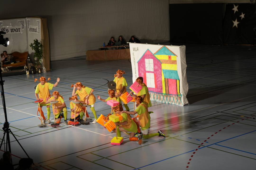 Die Mänerriege zu Besuch in der Villa Kunterbunt. Die Mänerriege zu Besuch in der Villa Kunterbunt.