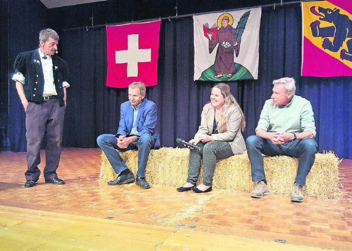 Der SVP-Polit-Abend in St. Stephan (von links): Kilian Wyssen, Nationalrat Erich von Siebenthal, Nationalrätin Martina Bircher und alt Nationalrat Adrian Amstutz. FOTO: ZVG