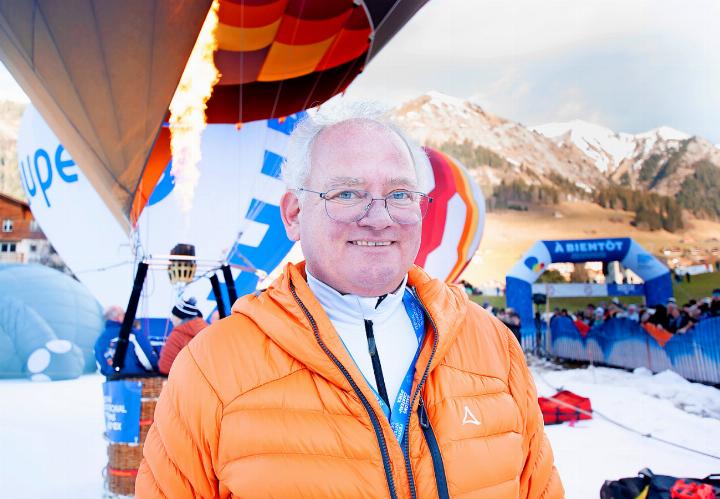 Wenn Christoph Meyer den Gasbrenner hört und sich Heissluftballone sanft in den Himmel erheben, wird ihm leicht ums Herz. FOTO: KEREM MAURER