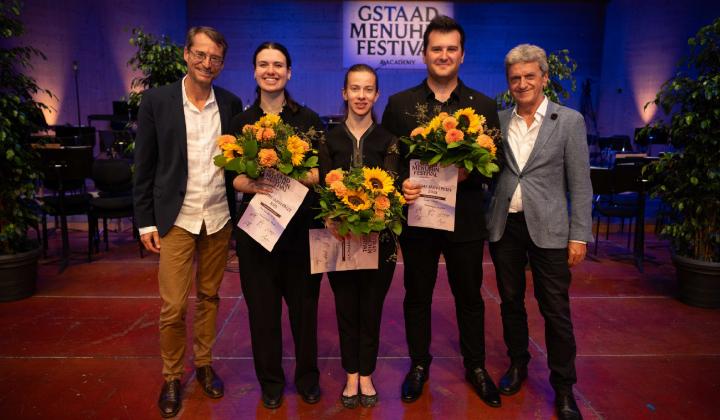 Von links:Christoph Müller,Shira Samuels-Shragg,Joséphine Korda,Simon Clausse,Johannes Schlaefli.
FOTO: RAPHAEL FAUX/ GSTAADPHOTOGRAPHY.COM