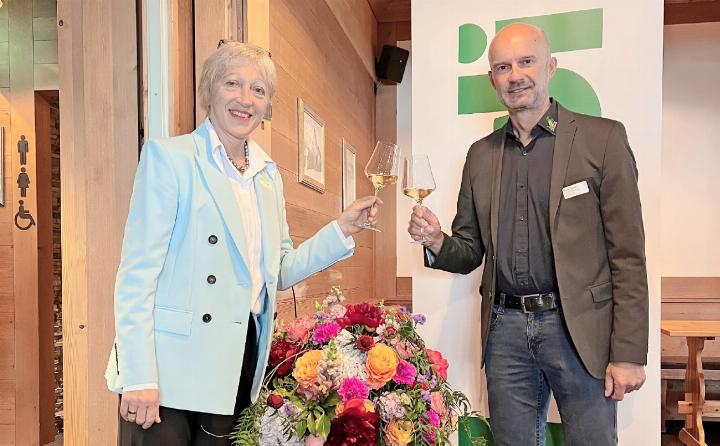 Mario Cairoli übernimmt das Präsidium der Landi Geschäftsführervereinigung Schweiz von Bernadette Kündig. FOTO: ZVG