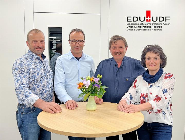 Von links: Nationalrat Andreas Gafner, die Grossräte Willy Schranz und Dominik Blatti sowie EDU-Oberland-Präsidentin Franziska von Siebenthal.    FOTO: ZVG