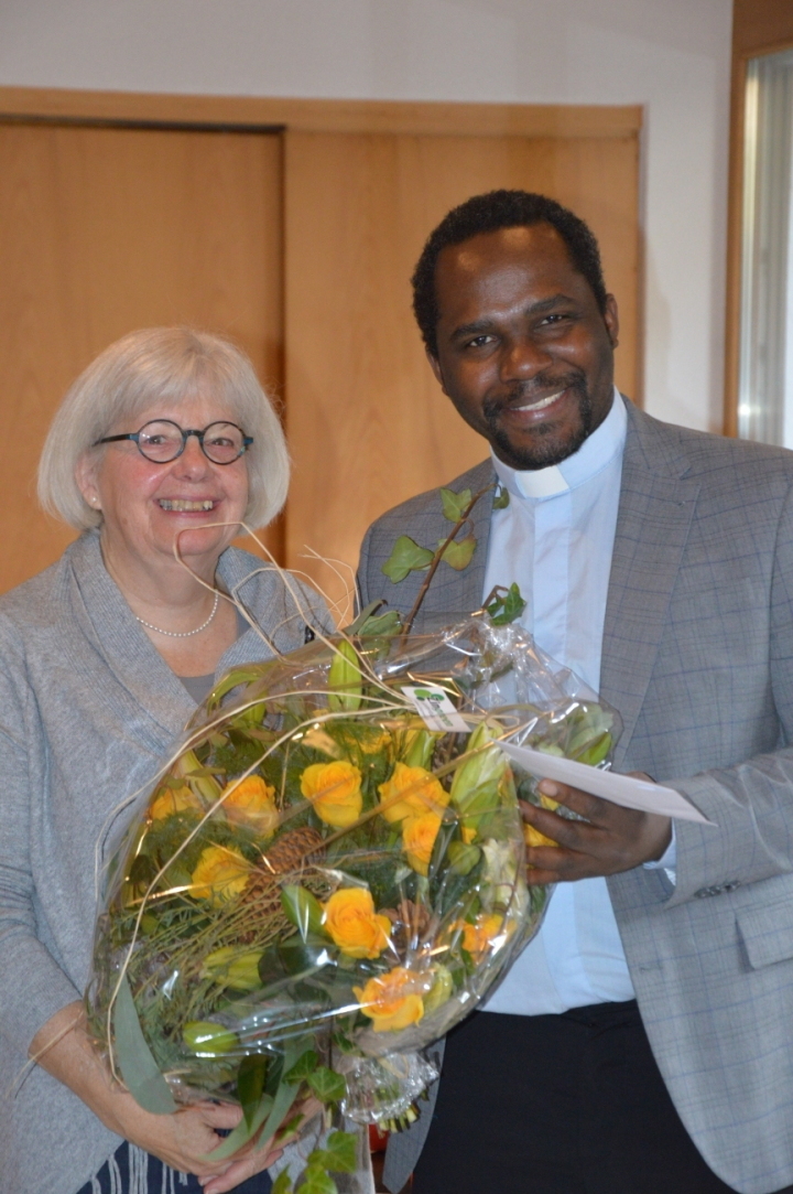 Die neue Gemeindeleitung Kaplan Pierre Didier Nyongo und Laientheologin Gaby Bachmann. (Fotos: Toni Siegrist)