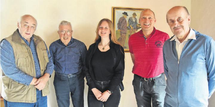 Die beiden Saaner alt Gemeinderäte Moritz Vonlanthen und Ernst Wampfler, SP- Mitglied Mirta Grundisch, SP-Präsident Martin Hefti und glp-Gemeinderat Hans Peter Schwenter. Er überbrachte die Grüsse der Behörde. FOTO: ANNE-MARIE GÜNTER