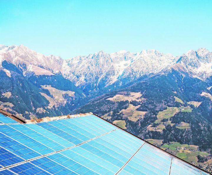 Der Bundesrat hat neue Massnahmen beschlossen, um die nachhaltige Entwicklung in der Schweiz voranzubringen, beispielsweise die Planung von Photovoltaikanlagen für ganze Gemeindegebiete.