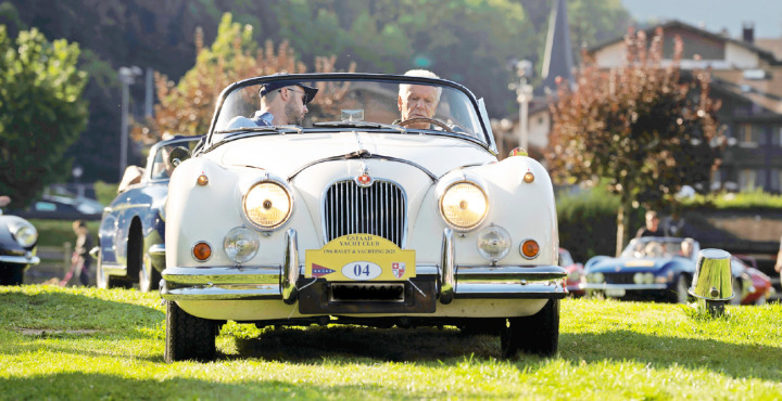 Vincent Wüthrich und Philippe Meylan im Jaguar XK 150S Cabriolet. FOTO: LUKA ROMANG