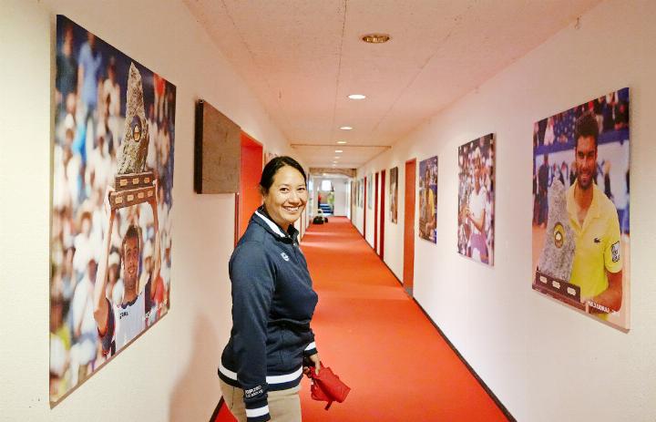 Blick in die «Katakomben»: In diesem Gang befinden sich die Aufenthaltsräume, Physio- und Gymnastikbereiche sowie das Players Desk.
