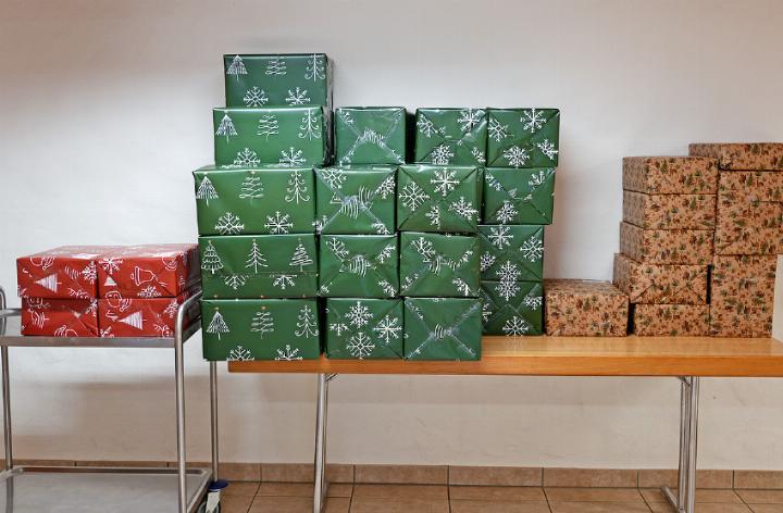 Der Geschenkestapel wird immer grösser. FOTOS: PAULA MITTAG