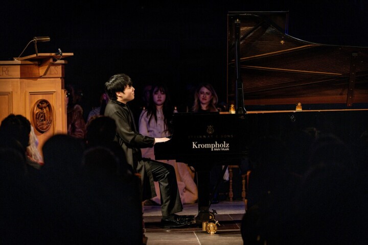 Der Pianist liess das Publikum an seiner Spielfreude teilhaben. (Fotos: Raphael Faux/Gstaadphotography.com)