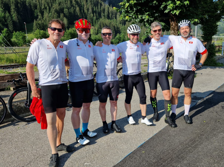«Ds Spielgrüppli» v.l.: Charles Reichenbach, Michael Kneubühler, Michel Brand, Marc von Felten, Martin Kurmann und Matthias Trachsel. Nicht auf dem Bild sind Hans und Edith Rytz vom Begleitfahrzeug. (Foto: Hans Rytz)