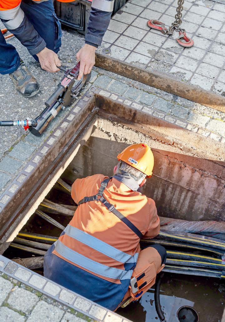 Durch das neu verbaute Kabel ist die Stromversorgung in Lauenen langfristig sichergestellt. FOTOS: BKW