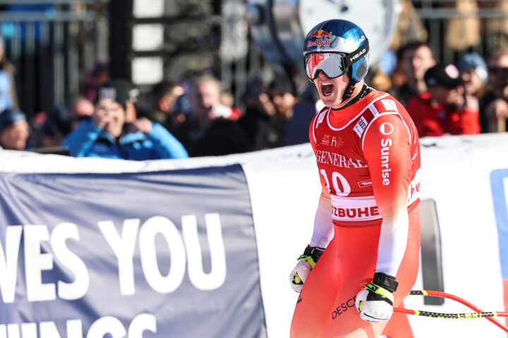 3 Starts, 3 Goldmedaillen: Franjo von Allmen hat allen Grund zum Feiern.                                                                                   Symbolbild: Samo Vidic/Red Bull Content Pool
