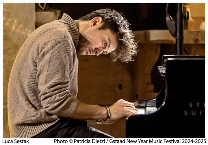 Der Starpianist Luca Sestak arrangierte Werke von Friedrich Gulda erfrischend neu. (Foto: Patricia Dietzi/Gstaad New Year Music Festival)