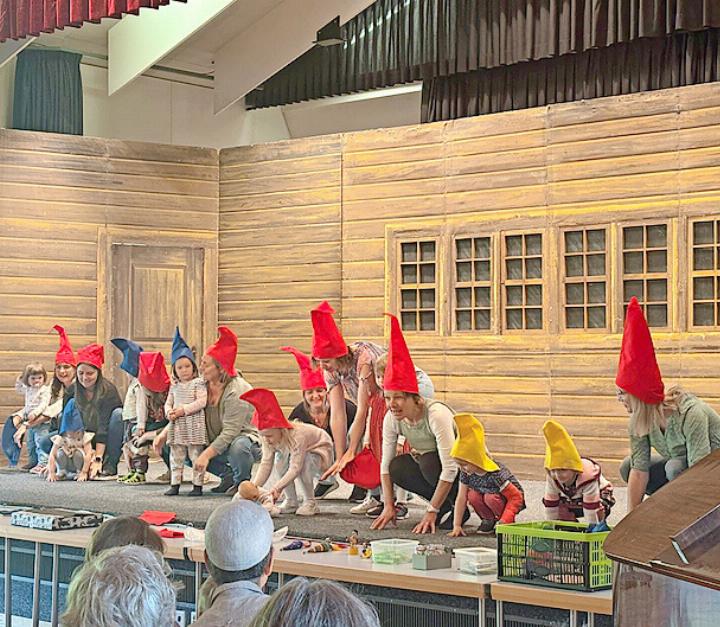 ELKI-Sommerabschluss 2025 im Gemeindesaal in Zweisimmen. FOTO: ZVG