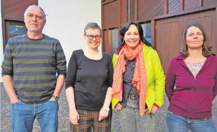 Präsidentin Nadja Keiser, flankiert von den neu gewählten: Jürg Biedermann, Sabine Reber (Zweite von rechts) und Catrin Linke. FOTO: PETER ROTHACHER