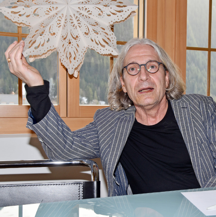 Bruno Bader im Gespräch mit dem «Anzeiger von Saanen». FOTO: ANITA MOSER