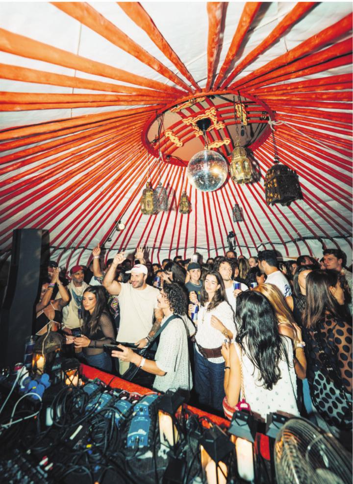 Stimmung auf der Yurt Stage.