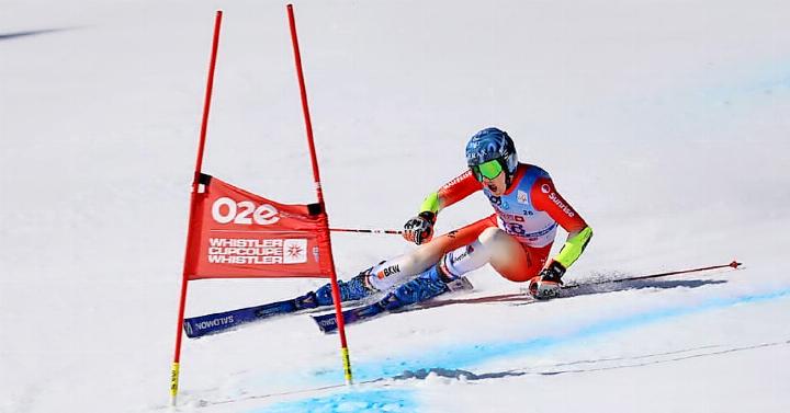 Fynn Brand bei der Fahrt zum Sieg in einem der Beiden Super-G in Whistler.    FOTO: FRED LABAUNE