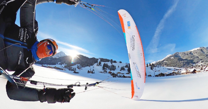 Action-Landung in Adelboden. FOTO: ZVG/CHRIGEL MAURER Action-Landung in Adelboden. FOTO: ZVG/CHRIGEL MAURER